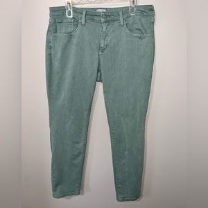 Universal Thread Mid-Rise Mint Green Skinny Jeans. GREAT condition. Size 14/32R